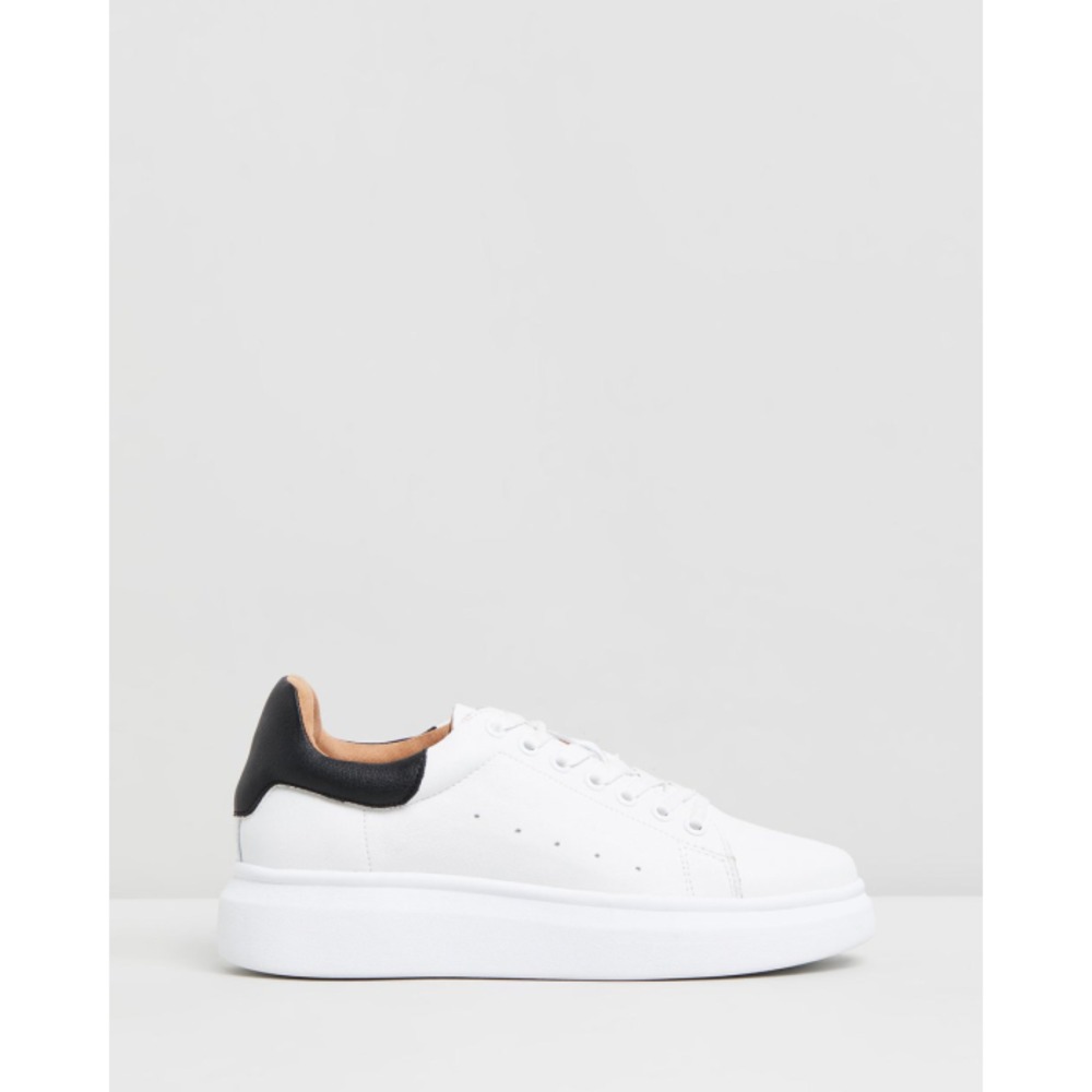 Atmos&amp;Here Tabi Leather Sneakers AT049SH46FXT